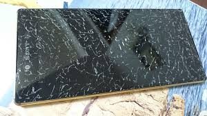 Xperia Z5のガラス割れ修理もiPhoneFixCenter埼玉戸田店にご相談ください。